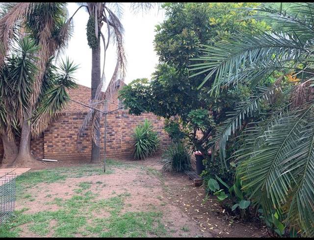 3 BEDROOM APARTMENT FOR SALE IN VANDERBIJLPARK SW 1